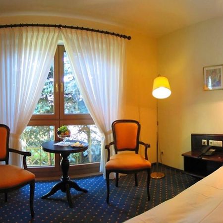 Hotel Waldhaus Hügelsheim Екстериор снимка