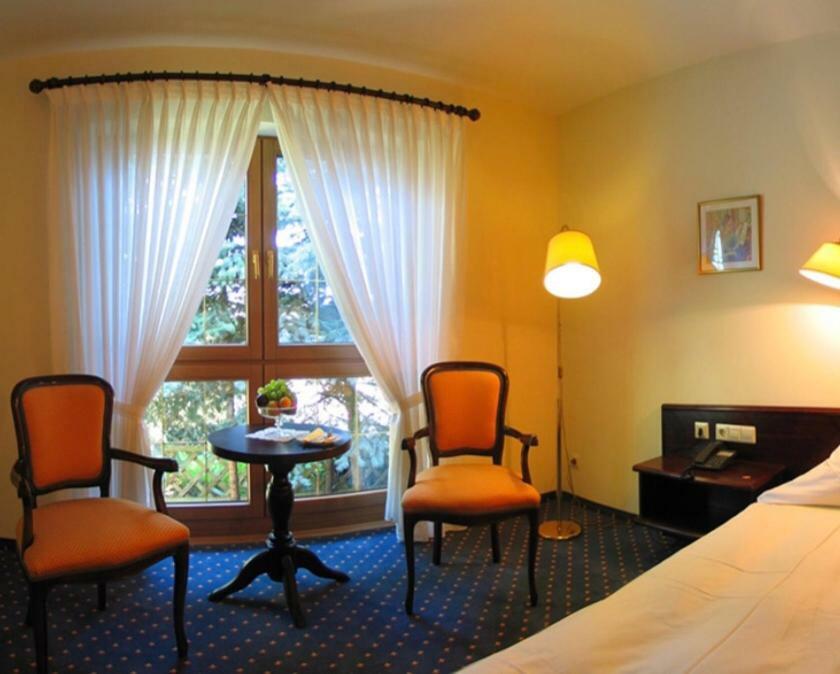Hotel Waldhaus Hügelsheim Екстериор снимка